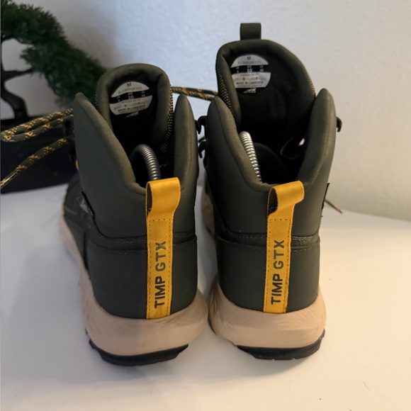 Altra Olive Green Apparel - Picture 4 of 7